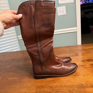 Frye Paige tall riding boots brown leather size 7.5 SEE BACK OF RIGHT BOOT
